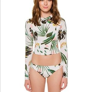 BCBGMAXAZRIA Cropped Mockneck Cutout Rashguard UPF 50+